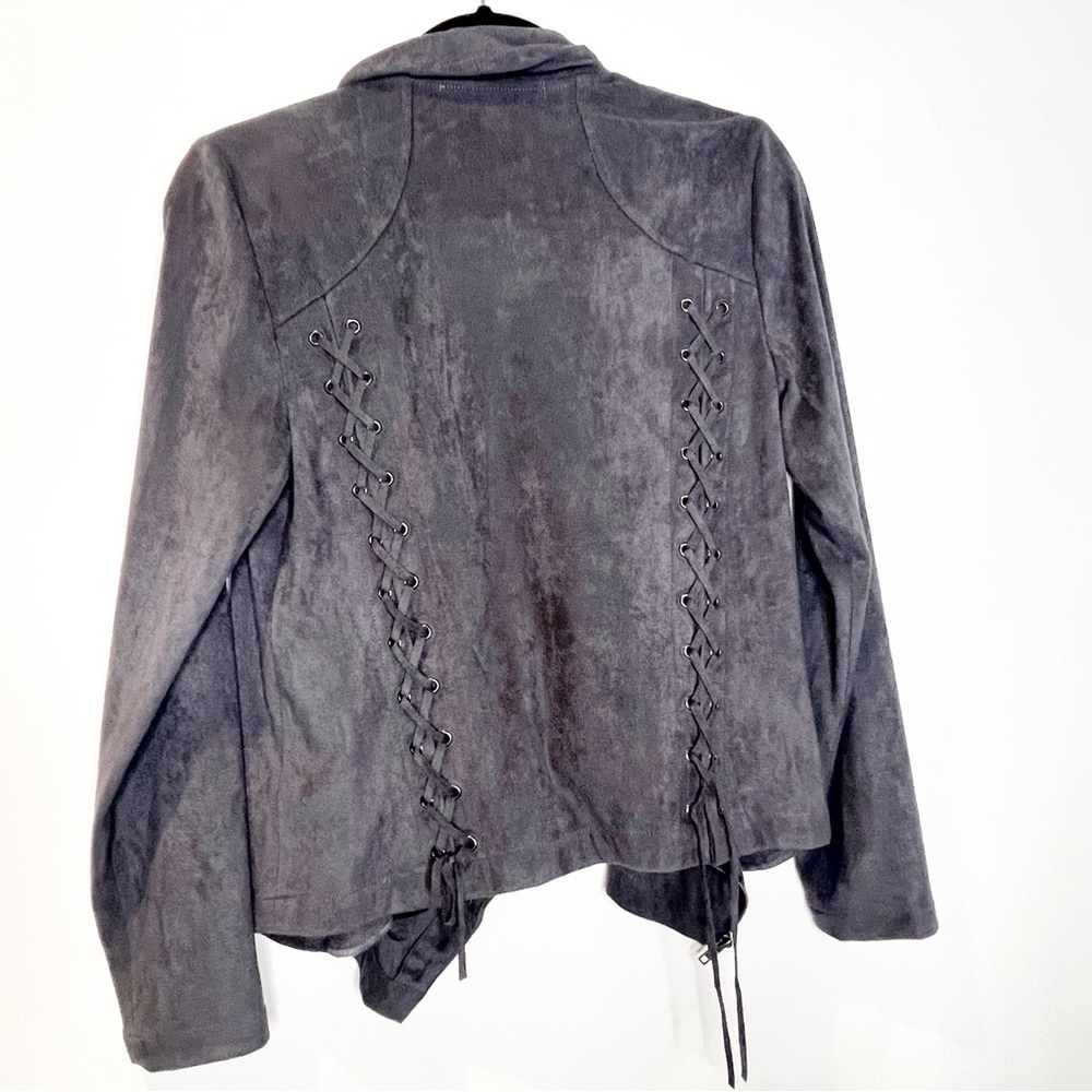 Cupcakes & Cashmere | The Holy Jacket - Picture 3 of 5